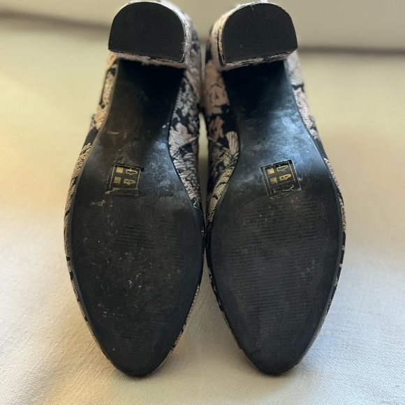 Neiman Marcus Bucasia Floral Brocade Ankle Boot | Color: Black, Gold | Size: 10 - Picture 10 of 14